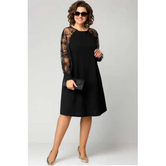 Spitzengeteiltes Kleid mit Rundhalsausschnitt